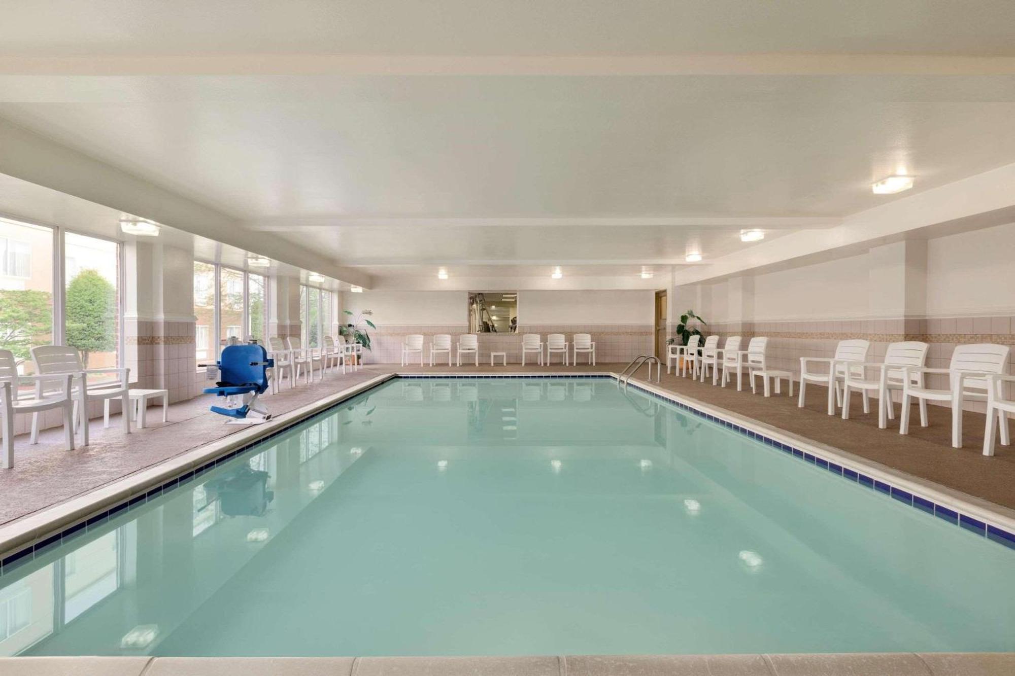 Country Inn & Suites By Radisson, Chester, Va Zewnętrze zdjęcie